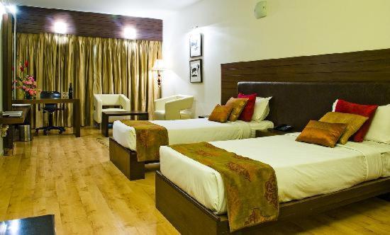 The Woodrose Hotel Bangalore Exterior foto