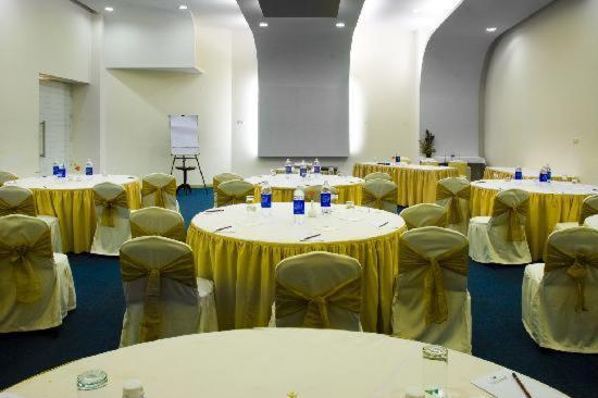 The Woodrose Hotel Bangalore Exterior foto