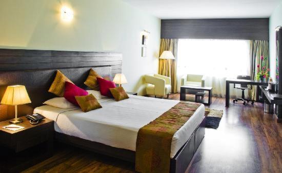 The Woodrose Hotel Bangalore Exterior foto