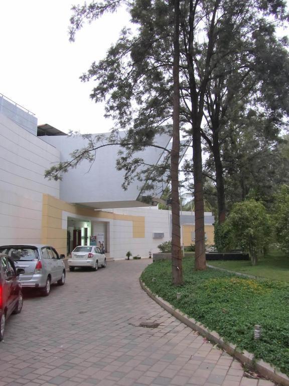 The Woodrose Hotel Bangalore Exterior foto