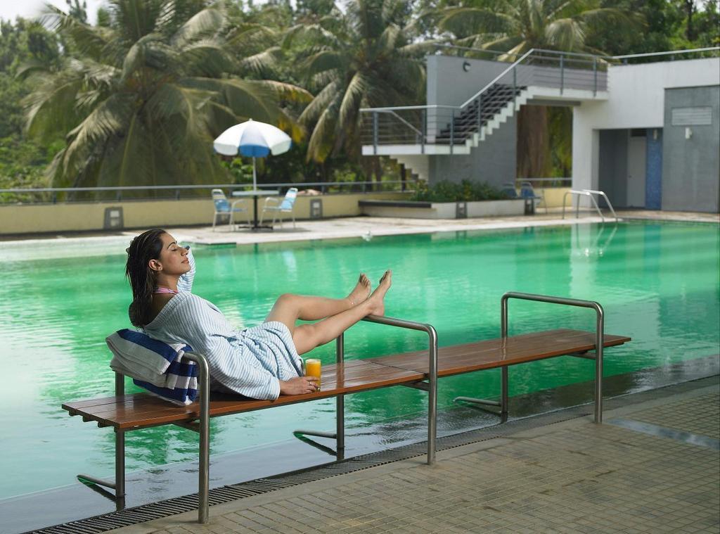 The Woodrose Hotel Bangalore Exterior foto