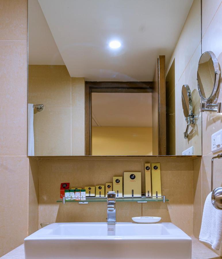 The Woodrose Hotel Bangalore Exterior foto